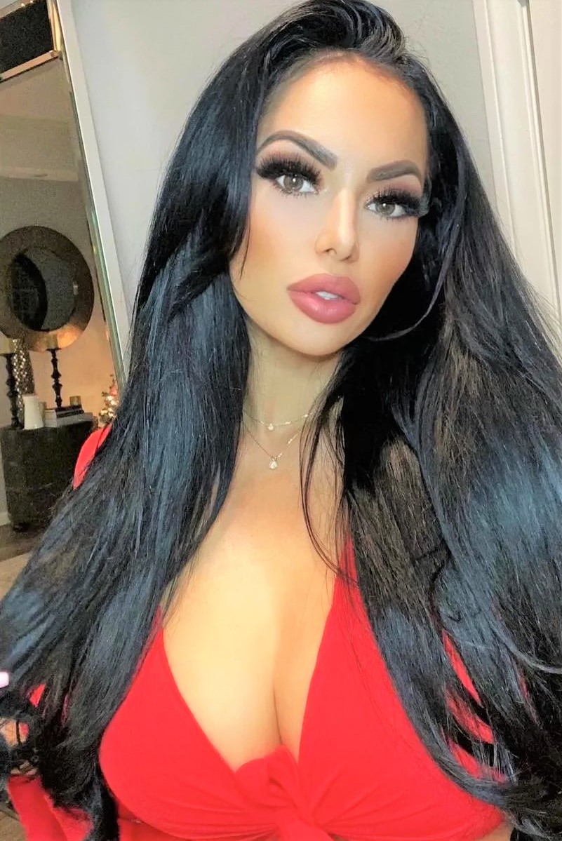 Проститутка Эля СПб у метро Новочеркасская, телефон +7(981)136-33-84