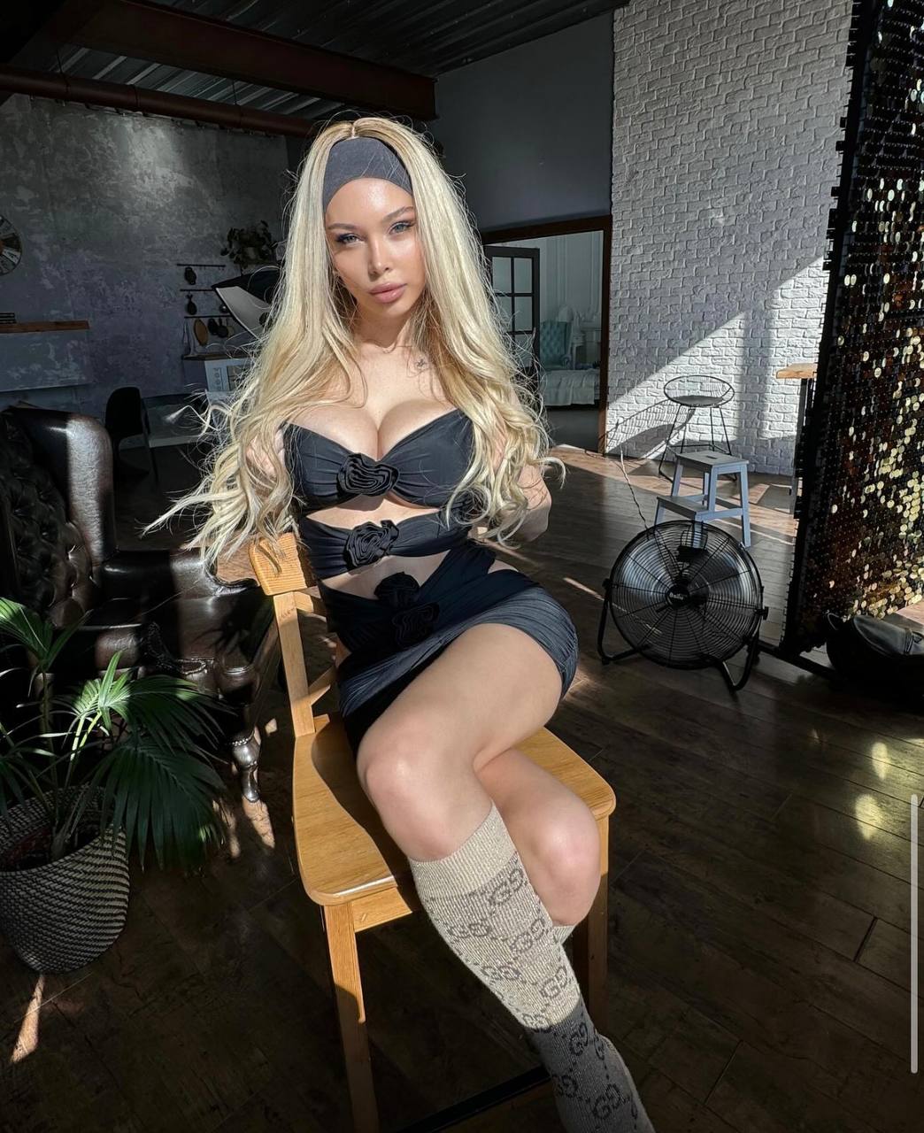 Проститутка Моника СПб у метро Черная Речка, телефон +7(921)946-50-58